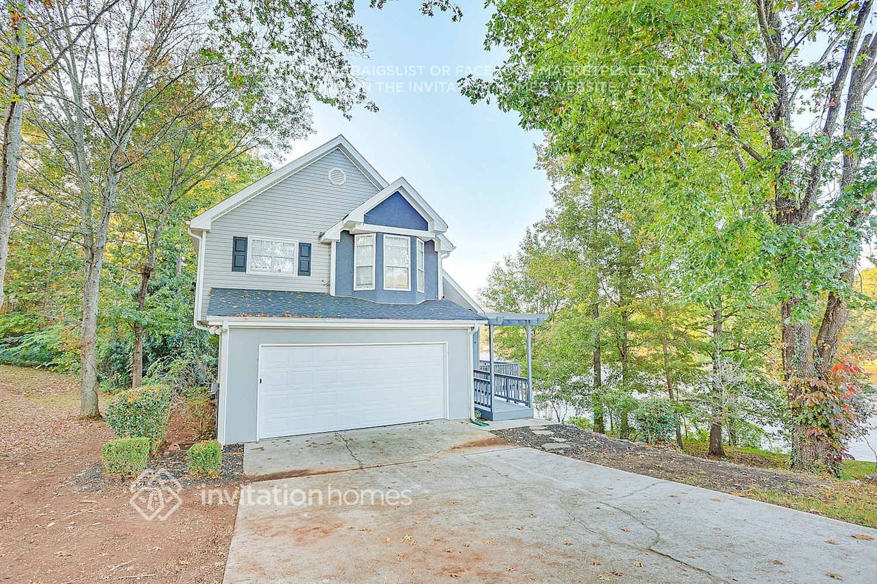 695 Shore Pl - Photo 2 of 26