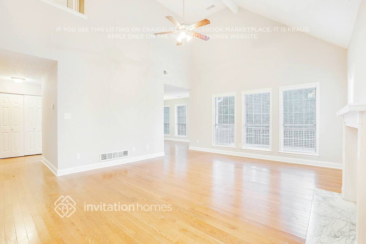 695 Shore Pl - Photo 6 of 26