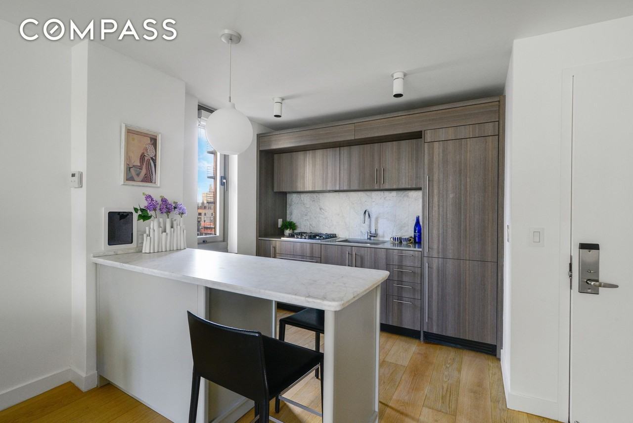 234 E 46th St #1904 - Photo 5 of 24