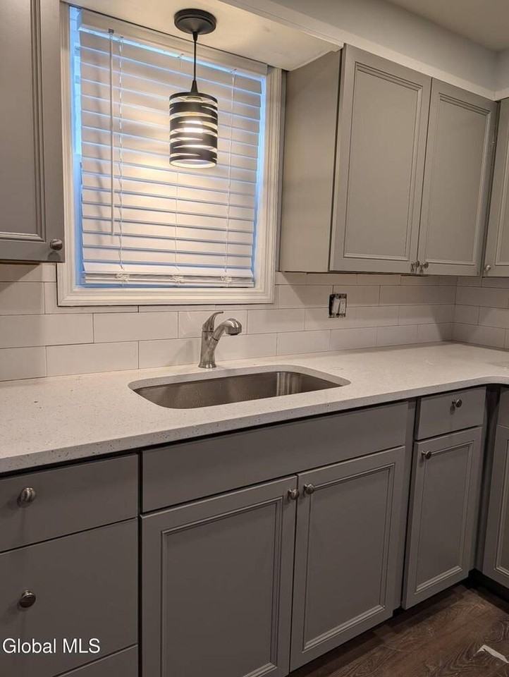 1731 Ferguson St #2 - Photo 5 of 9