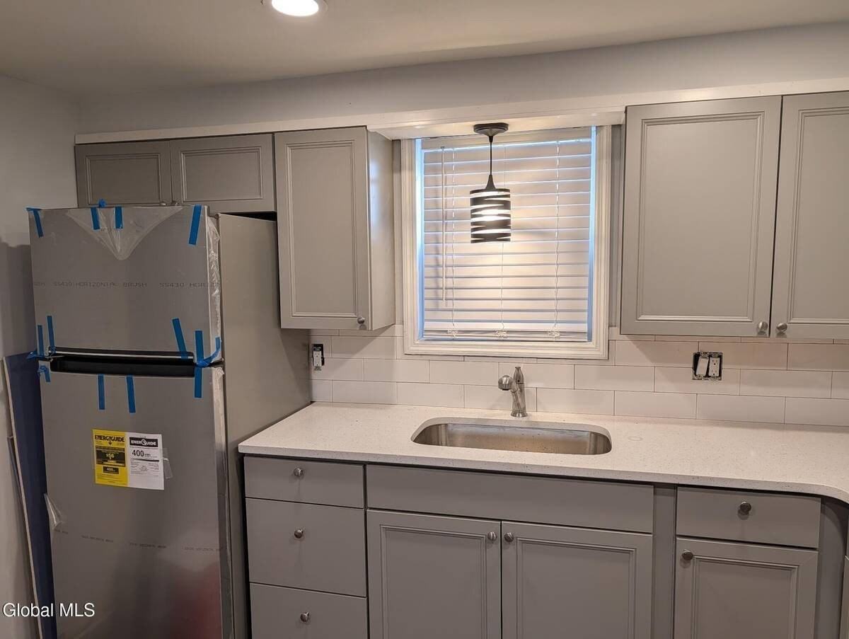 1731 Ferguson St #2 - Photo 6 of 9