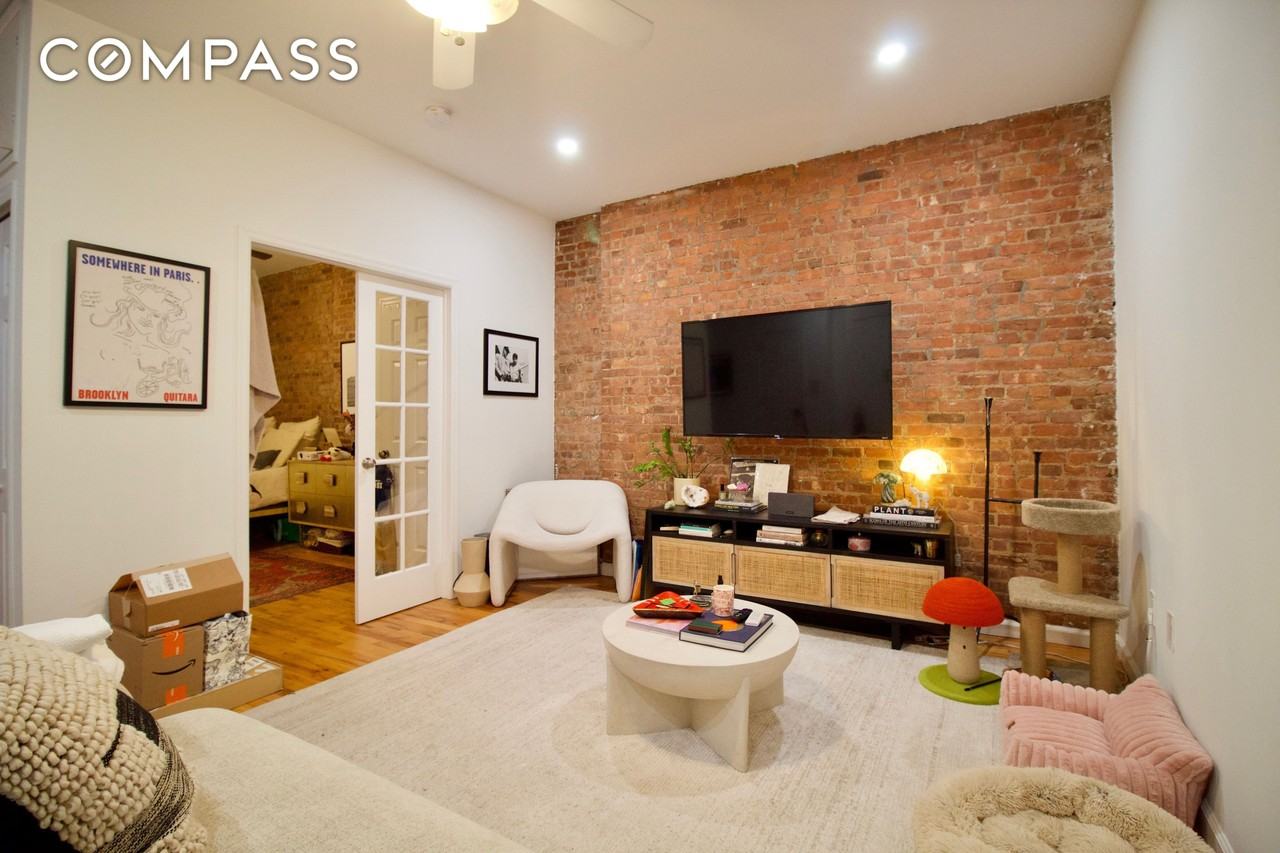 134 Union St #2R - Photo 2 of 24