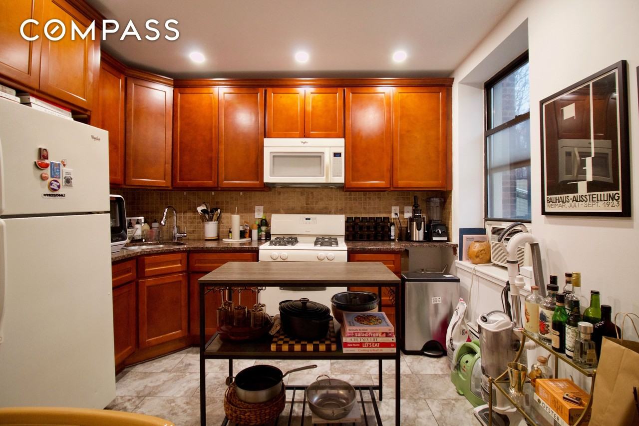 134 Union St #2R - Photo 3 of 24