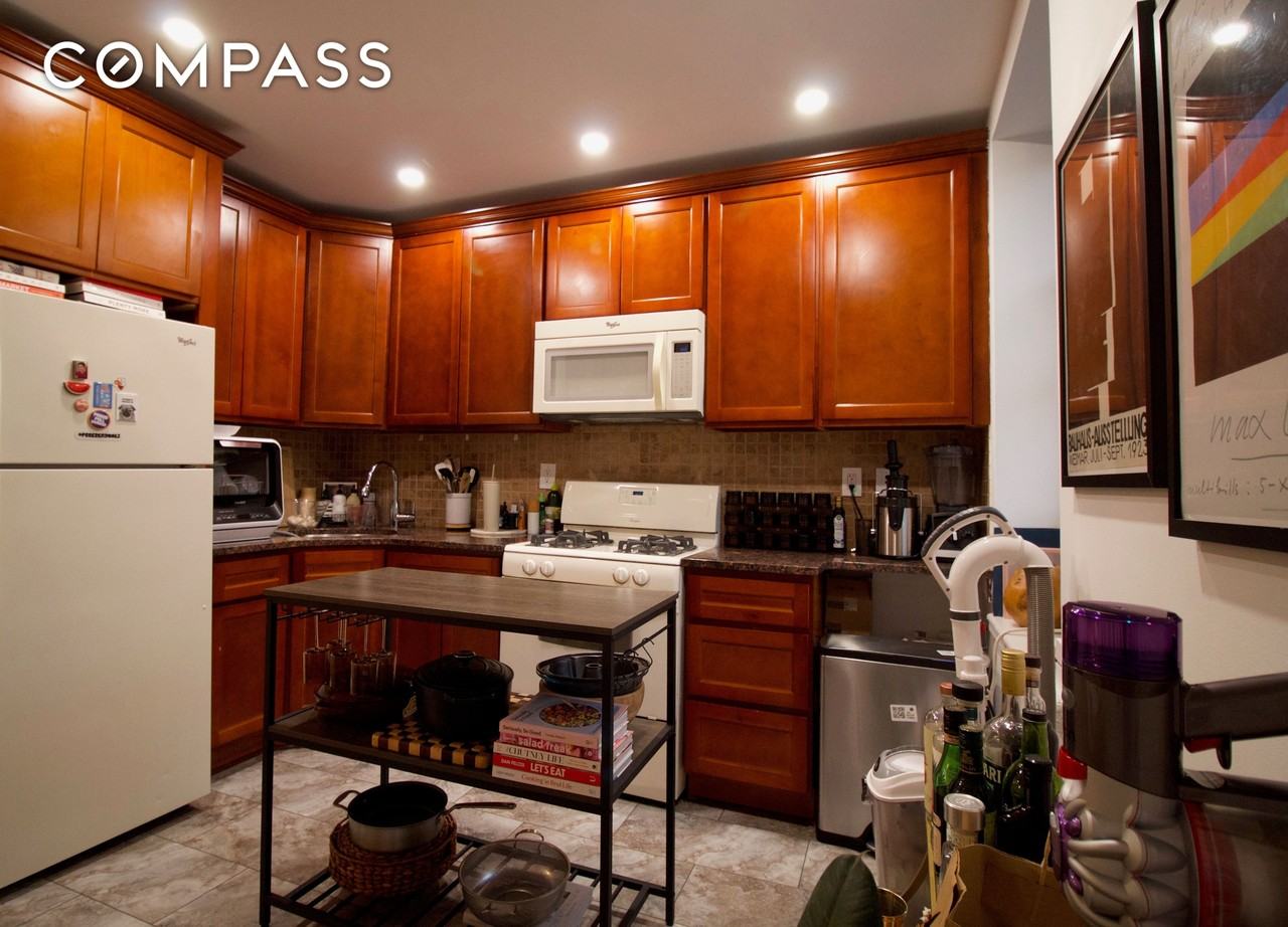 134 Union St #2R - Photo 4 of 24