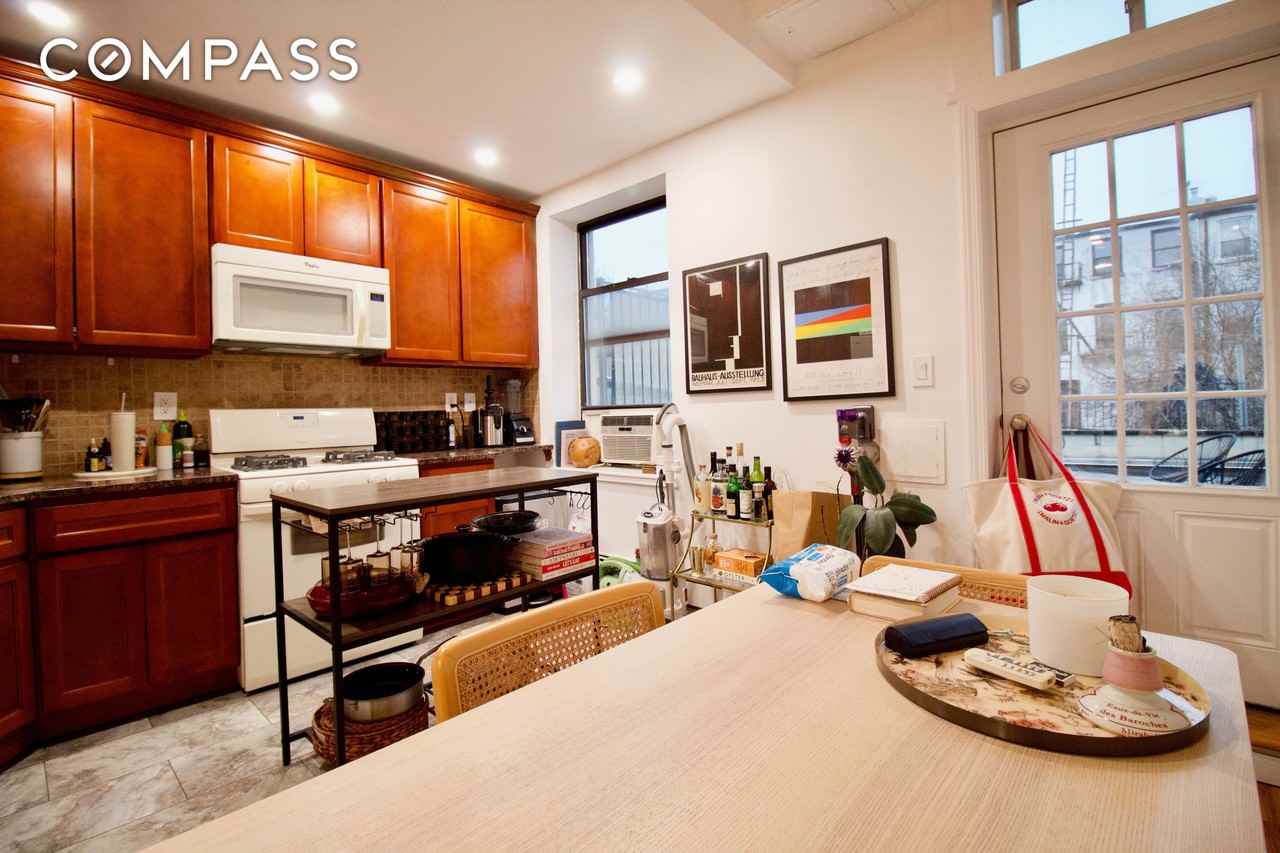 134 Union St #2R - Photo 6 of 24