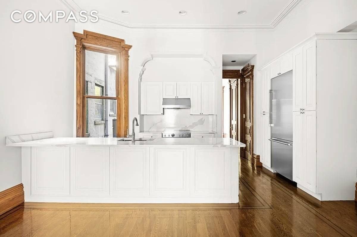 323 Washington Ave #1 - Photo 2 of 11