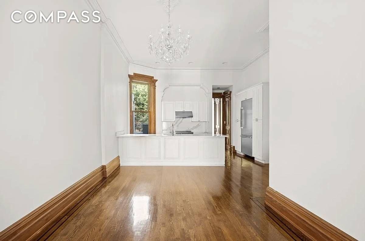 323 Washington Ave #1 - Photo 3 of 11