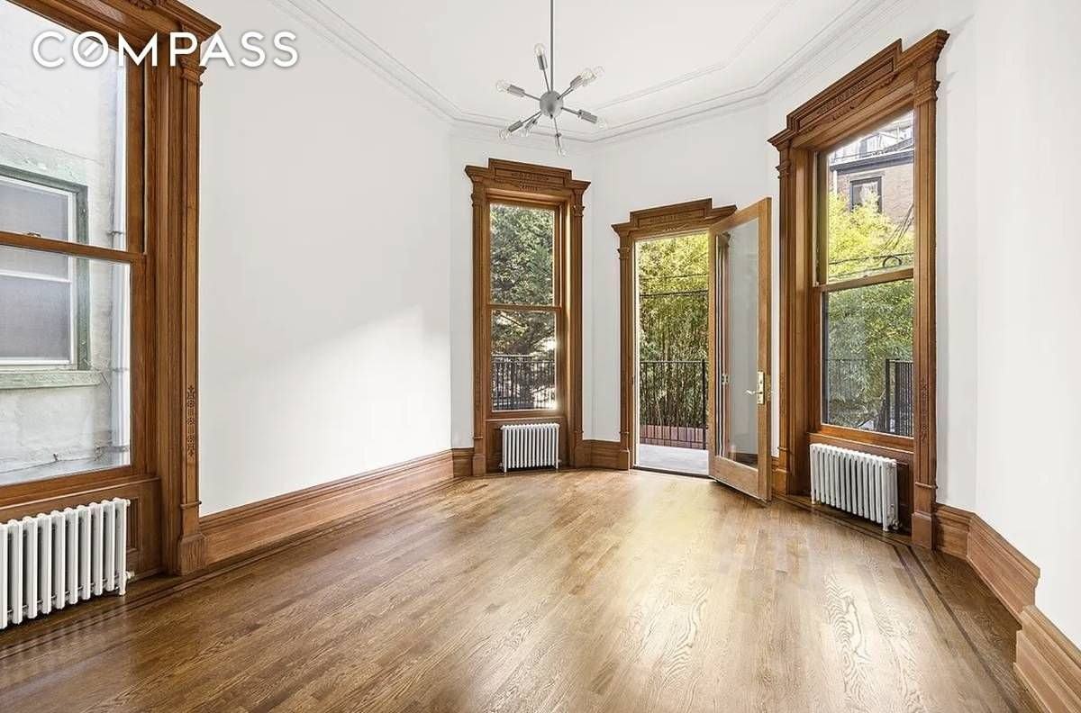 323 Washington Ave #1 - Photo 4 of 11