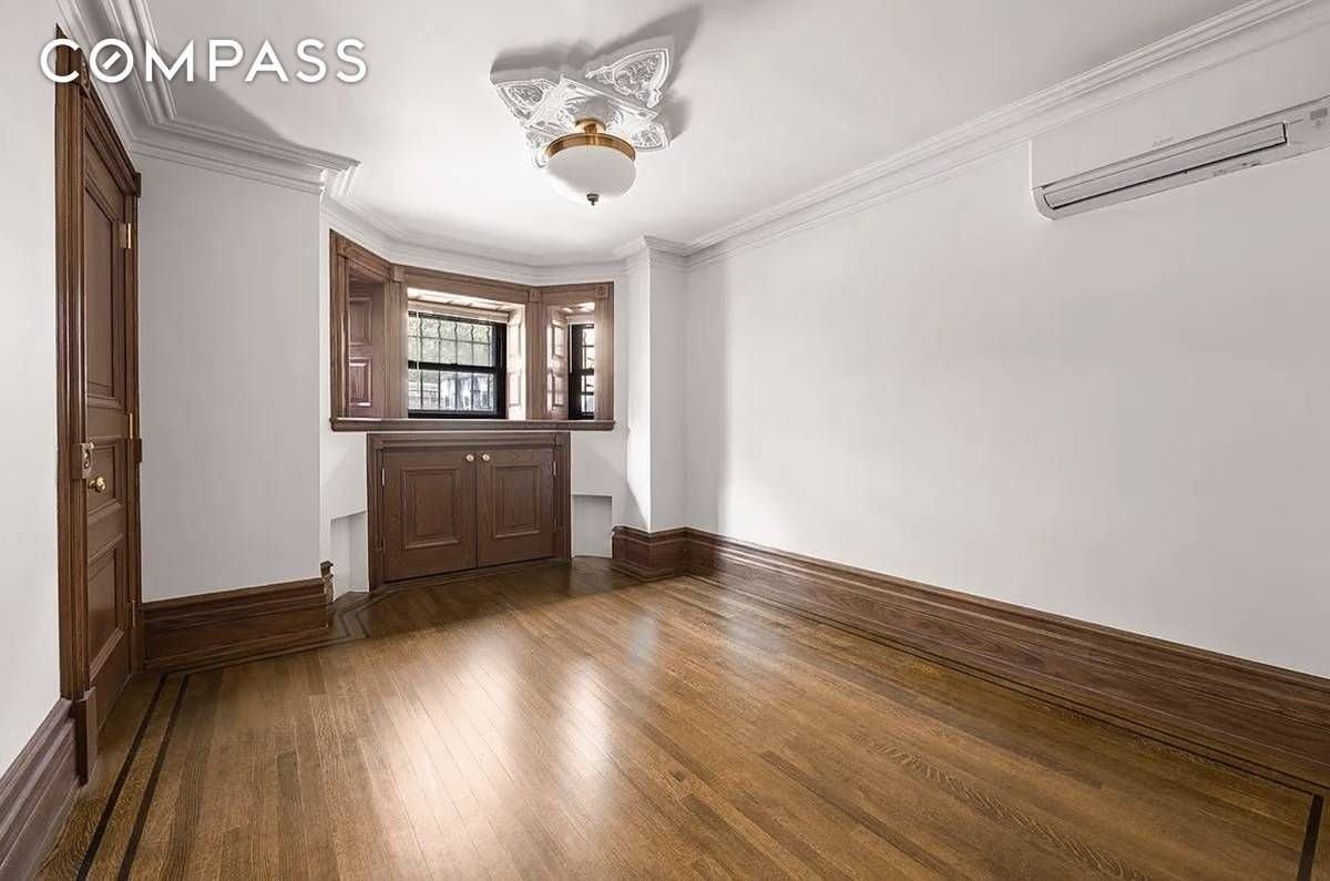 323 Washington Ave #1 - Photo 5 of 11