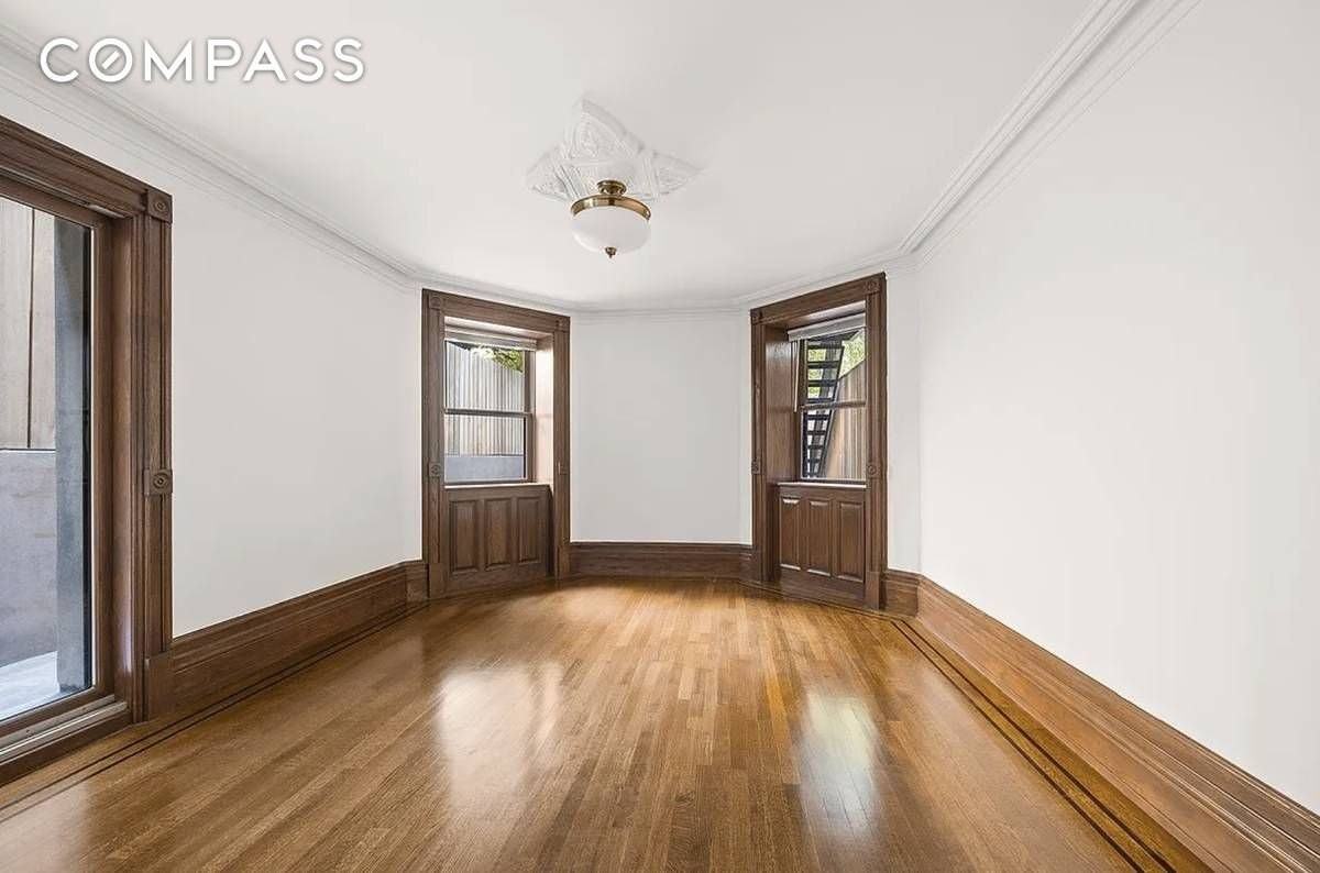 323 Washington Ave #1 - Photo 7 of 11