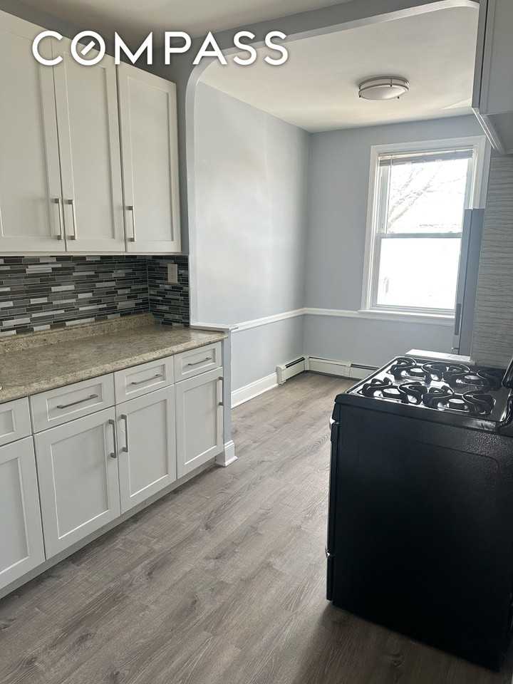 13547 116th St #2 - Photo 2 of 7