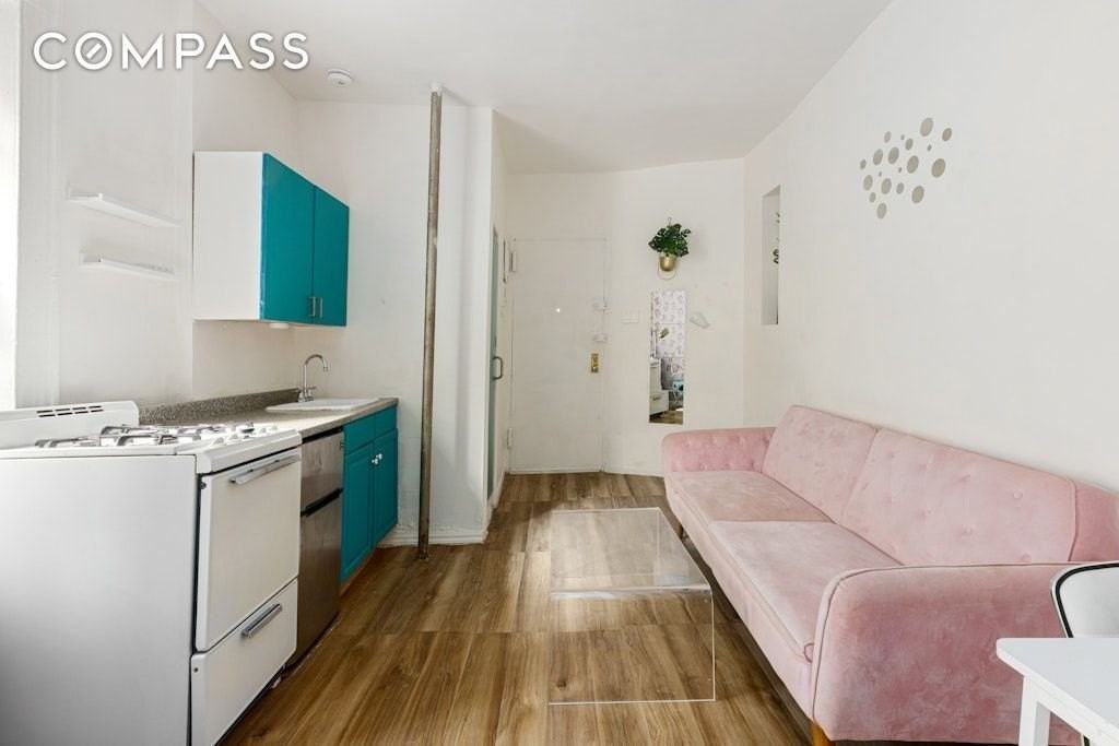 427 E 6th St #1R - Photo 4 of 8