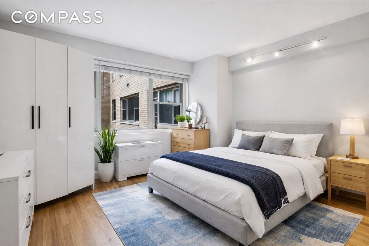 345 E 56th St #3K - Photo 3 of 5