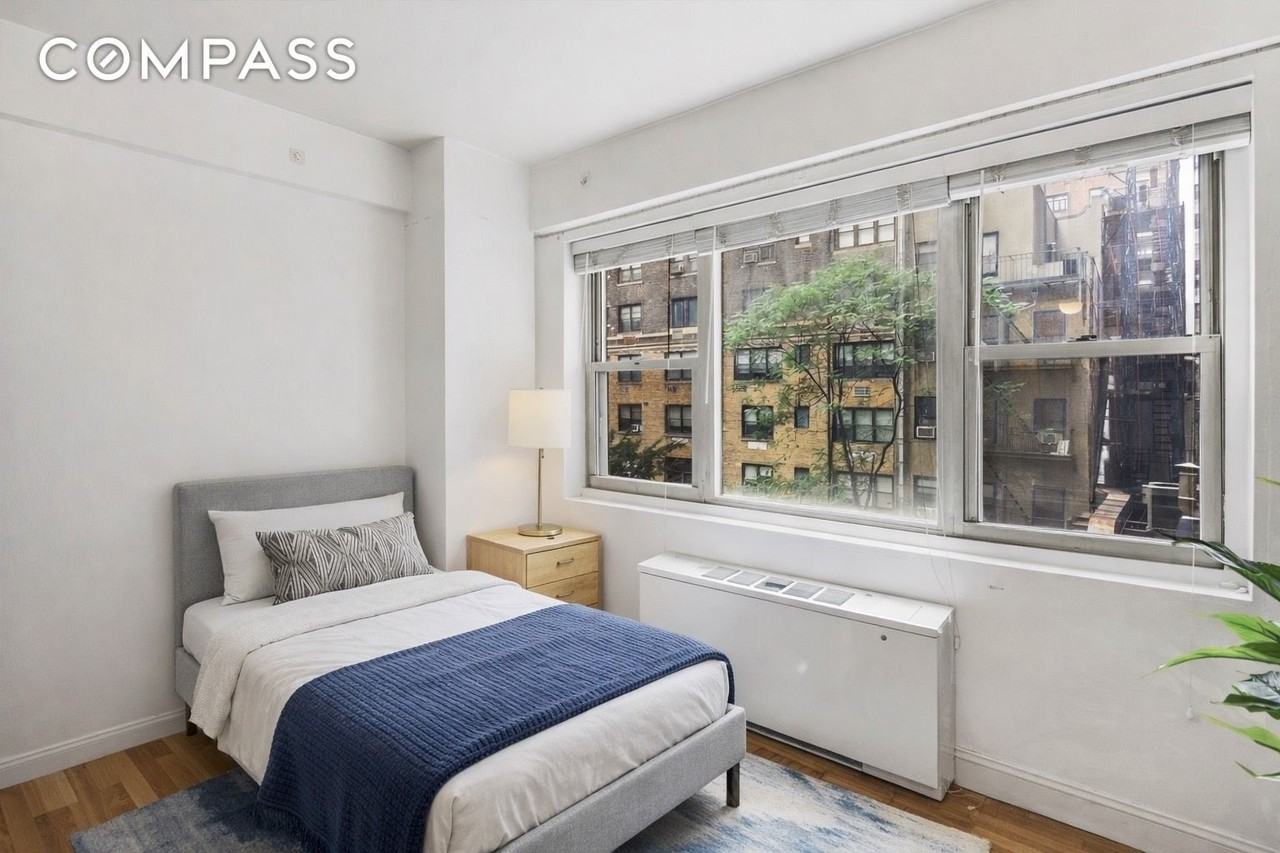 345 E 56th St #3K - Photo 4 of 5