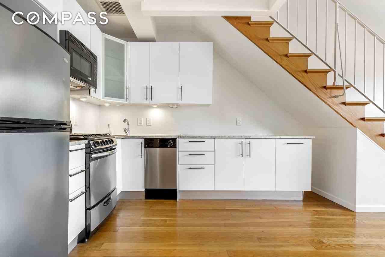 226 16th St #5 - Photo 2 of 11