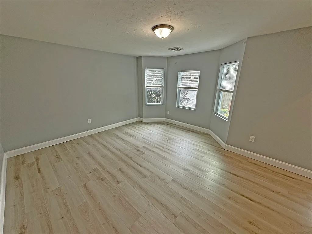 6 W Summer St #3 - Photo 3 of 19