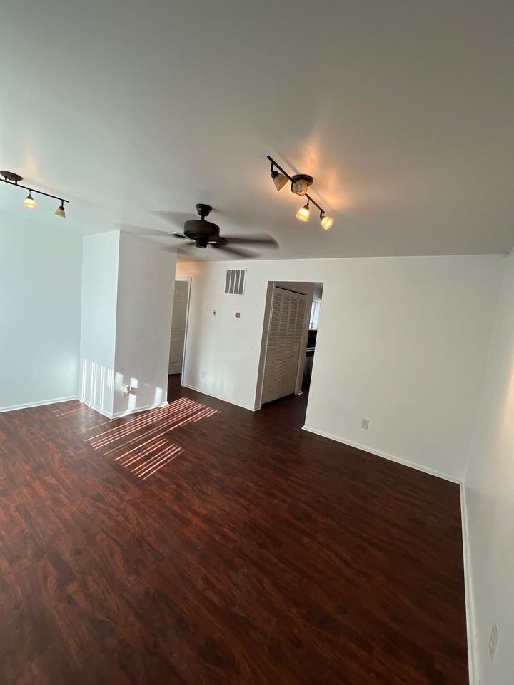 351 E Park Creeke Ln #B - Photo 2 of 14