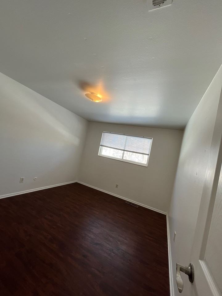 351 E Park Creeke Ln #B - Photo 5 of 14