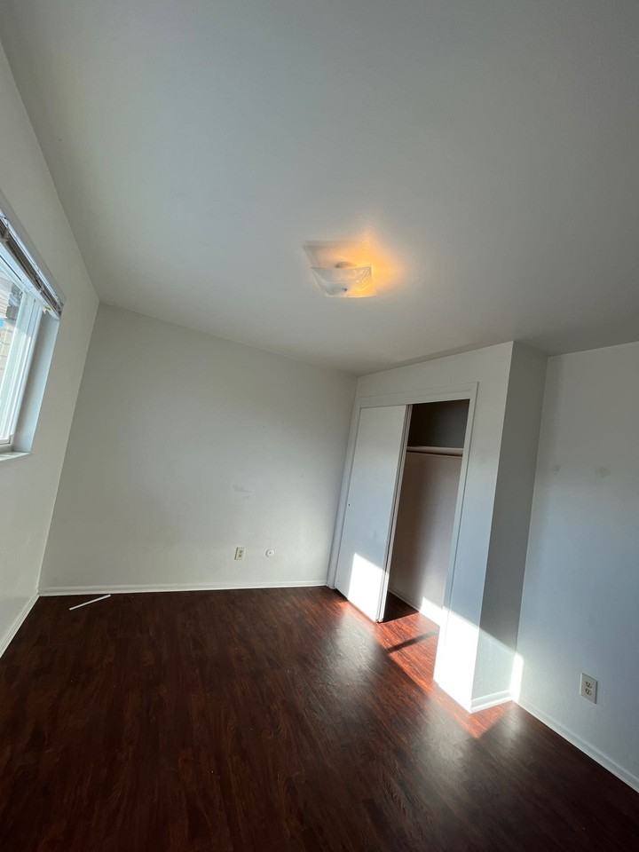 351 E Park Creeke Ln #B - Photo 7 of 14