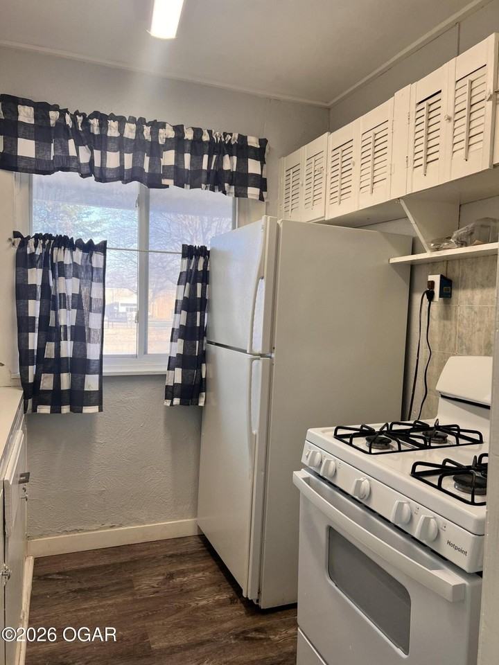 424 W Daugherty St - Photo 2 of 8