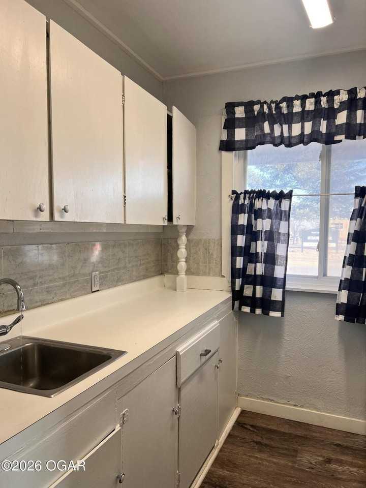 424 W Daugherty St - Photo 3 of 8