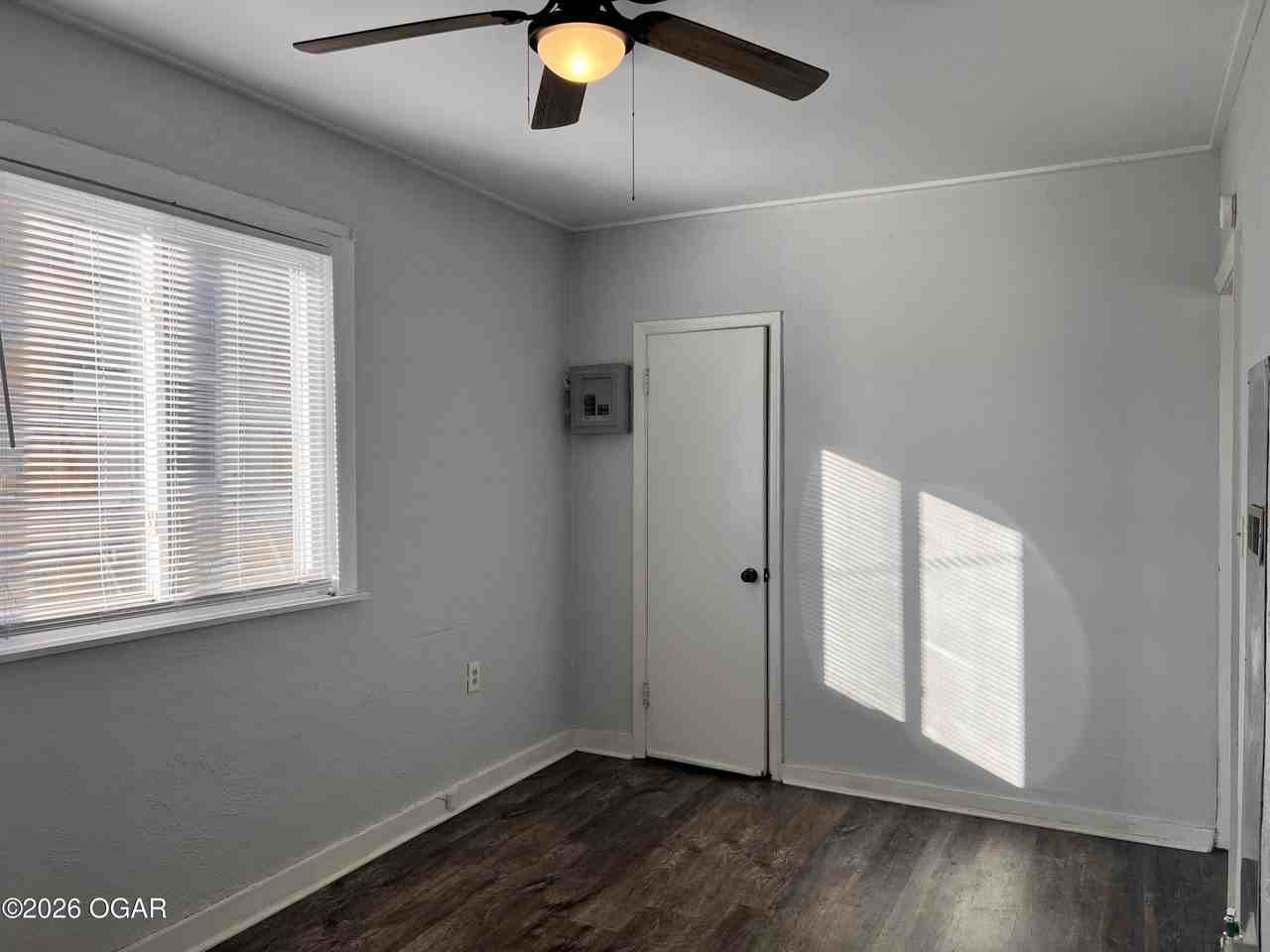 424 W Daugherty St - Photo 6 of 8