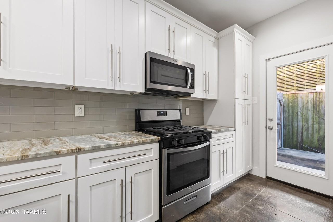 209 Highland Park Ln - Photo 6 of 26