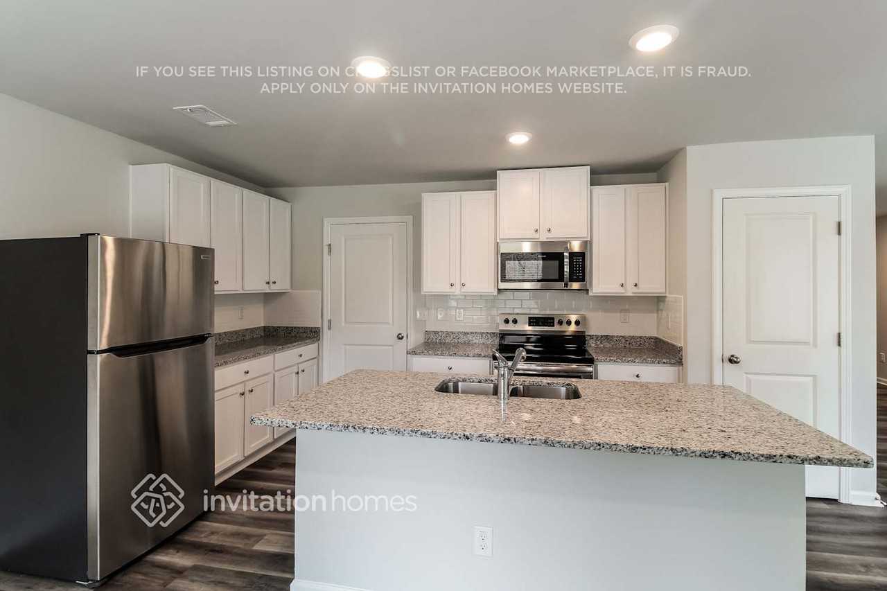 455 Amelia Ln - Photo 7 of 19