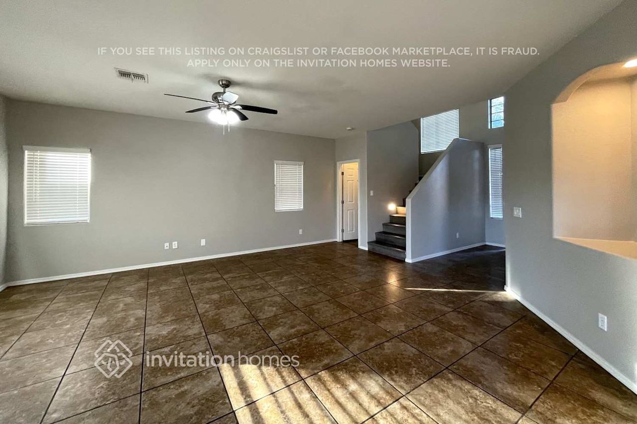 1421 S 123rd Dr - Photo 2 of 16