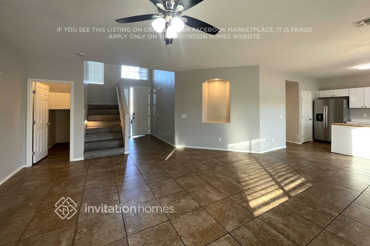 1421 S 123rd Dr - Photo 3 of 16