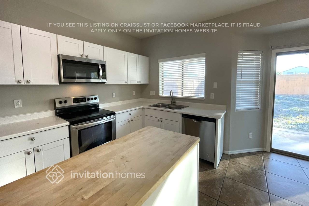 1421 S 123rd Dr - Photo 4 of 16