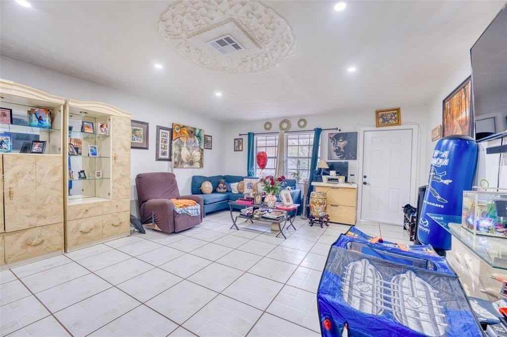 801 Sw 1st St #801 - Photo 5 of 15