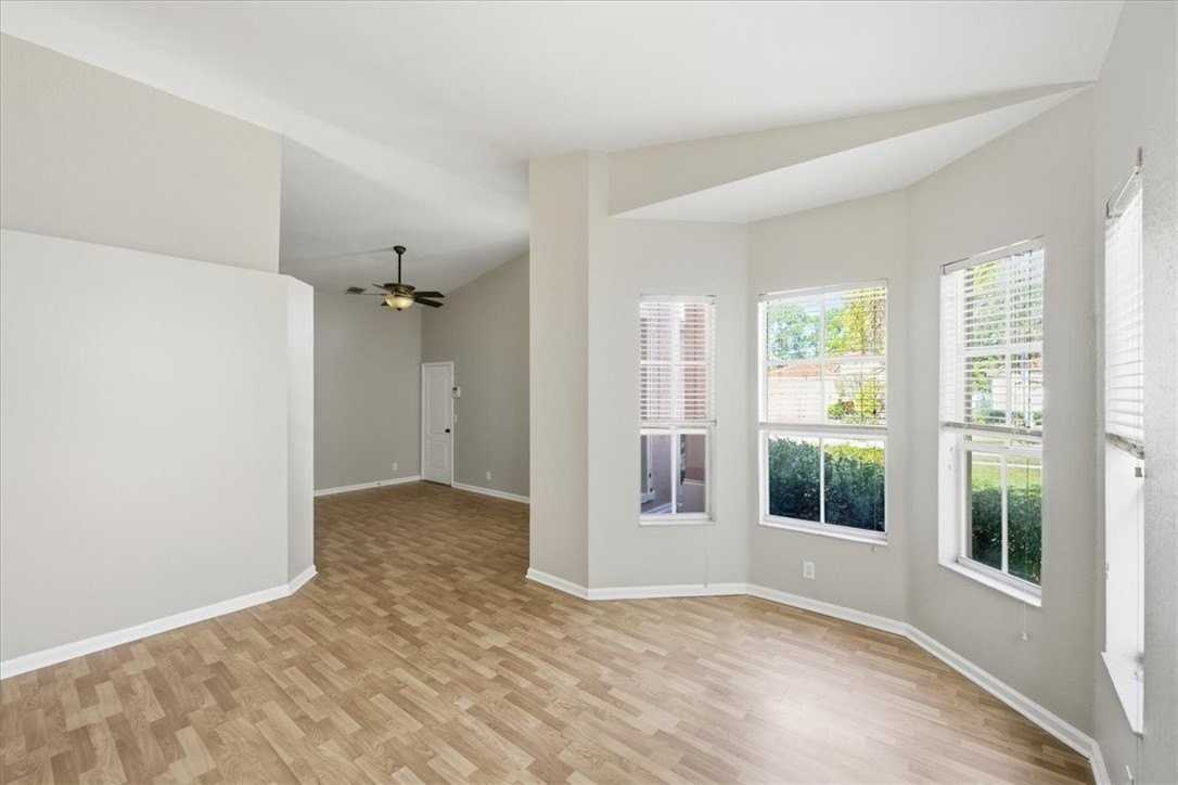 6217 Spring Lake Ter - Photo 5 of 34