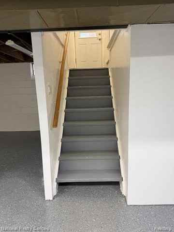 2235 Geneva St - Photo 6 of 8