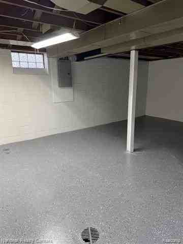 2235 Geneva St - Photo 7 of 8