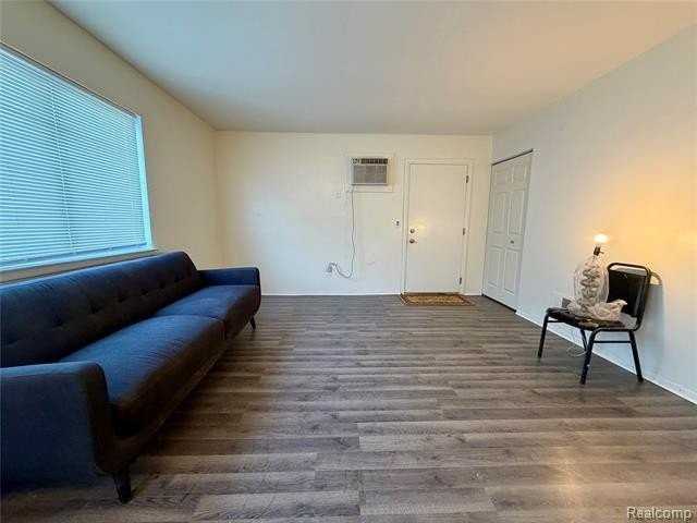 20031 Hubbell St - Photo 3 of 8