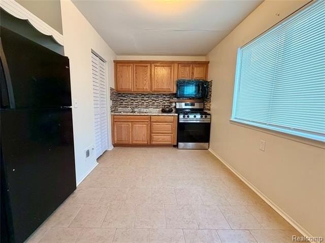 20031 Hubbell St - Photo 4 of 8