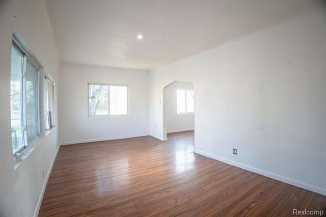 12739 Hamburg St - Photo 5 of 38