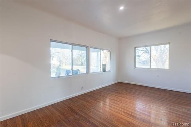 12739 Hamburg St - Photo 6 of 38