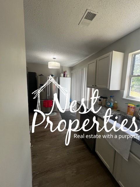 512 Autumn Glen Rd #1 - Photo 3 of 9