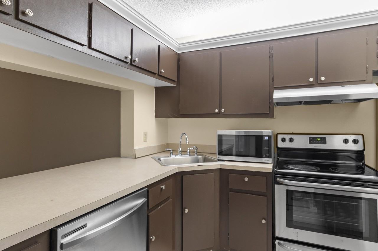 1110 Green Pine Blvd #H2 - Photo 5 of 11