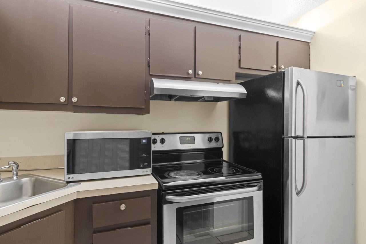 1110 Green Pine Blvd #H2 - Photo 6 of 11