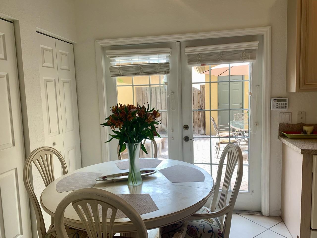 188 W Thatch Palm Cir - Photo 4 of 10