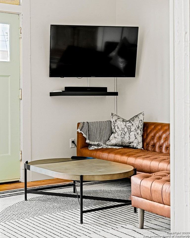 540 Adams St - Photo 5 of 12