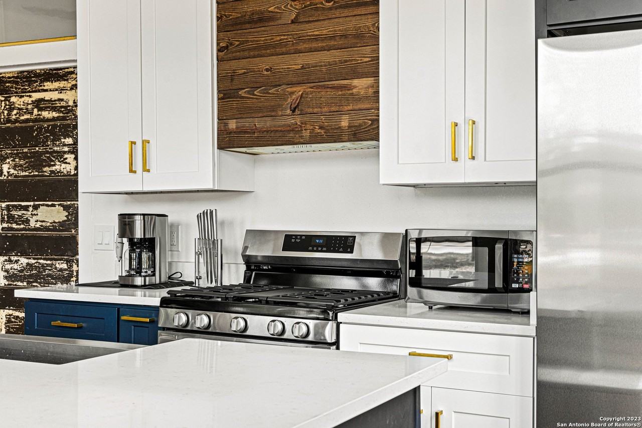 540 Adams St - Photo 6 of 12