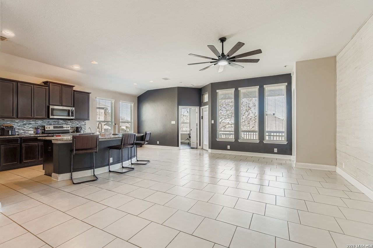 2213 Sungate Dr - Photo 3 of 17