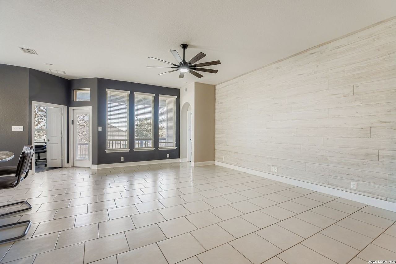 2213 Sungate Dr - Photo 4 of 17