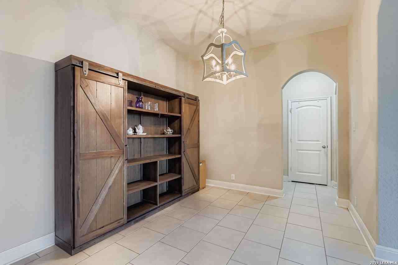 2213 Sungate Dr - Photo 5 of 17