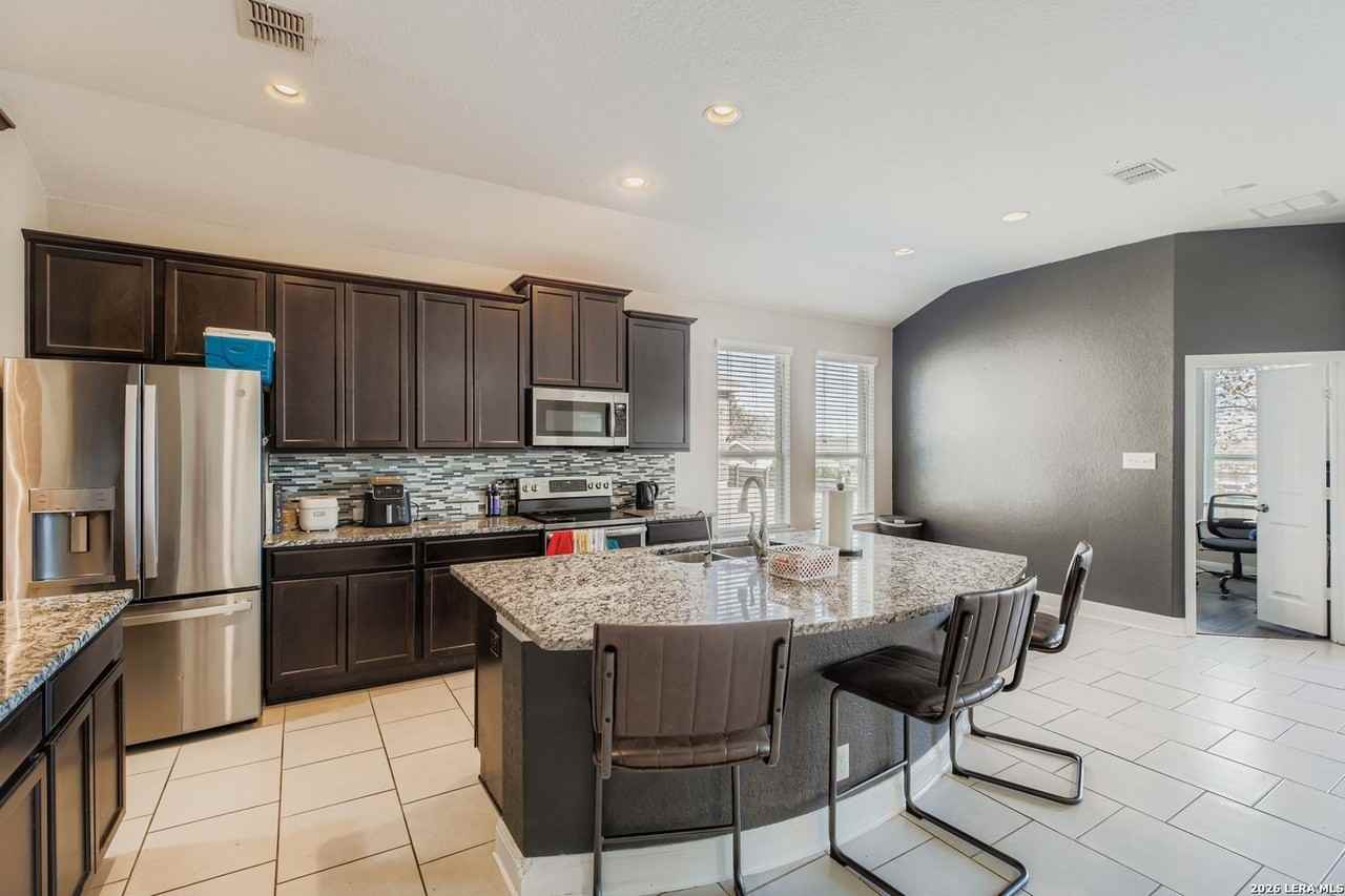 2213 Sungate Dr - Photo 6 of 17