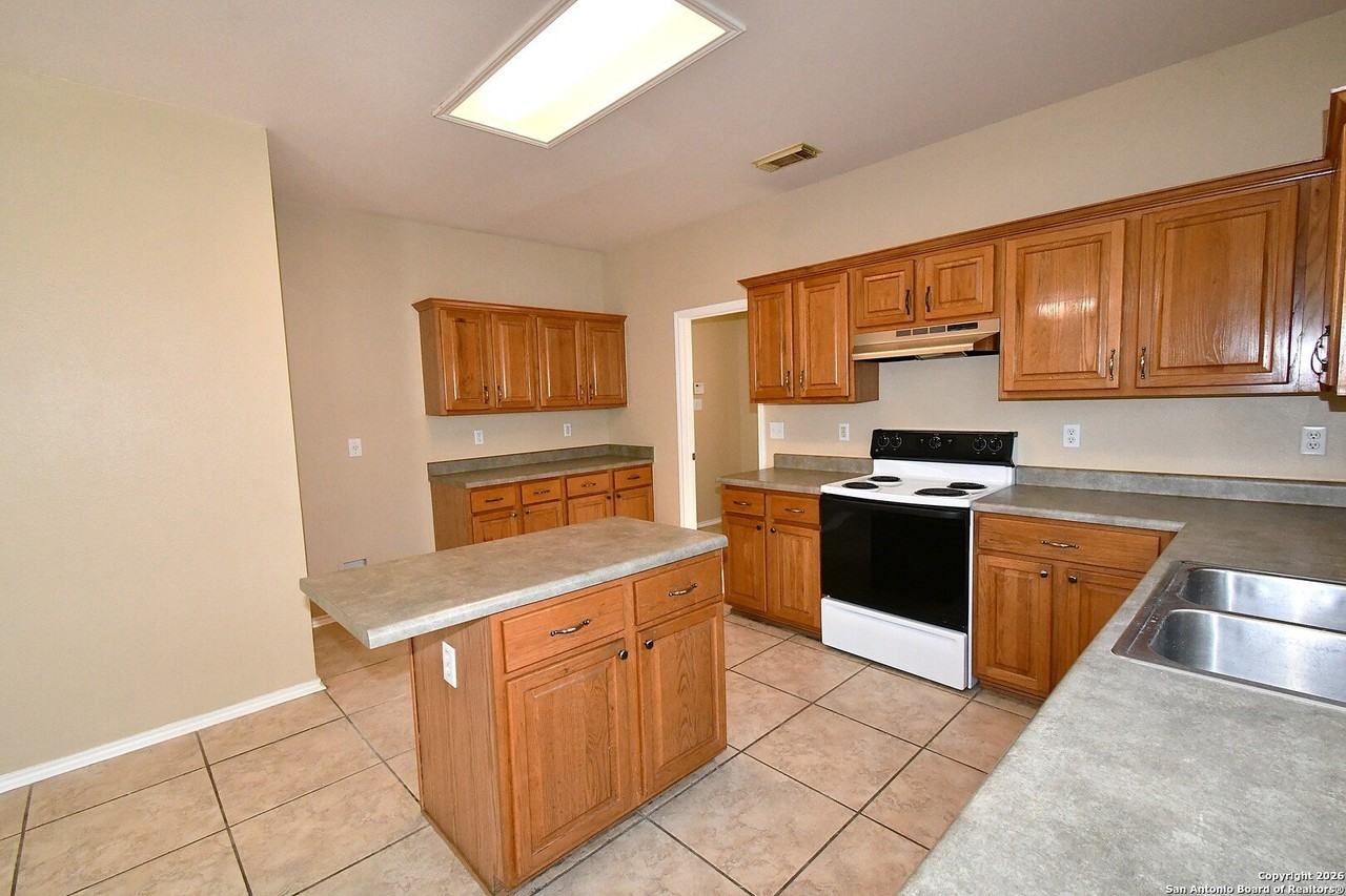 8834 Ridgefront - Photo 6 of 20